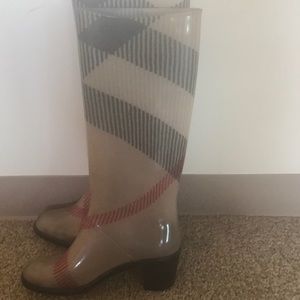Burberry 100% authentic rain boots heel